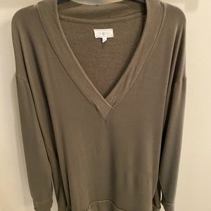 Like new Lou and green medium sweatshirt